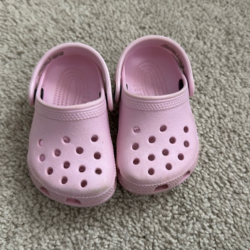 Girls crocs